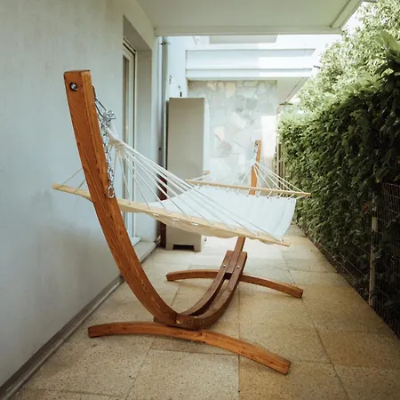 Lumineux Avec Terrasse Proche De Geneve 圣热尼普伊